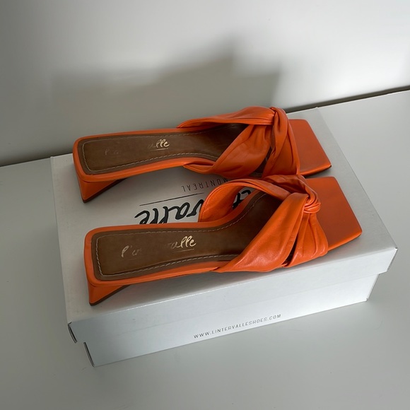 Shoes - Orange leather sandals | L’intervalle